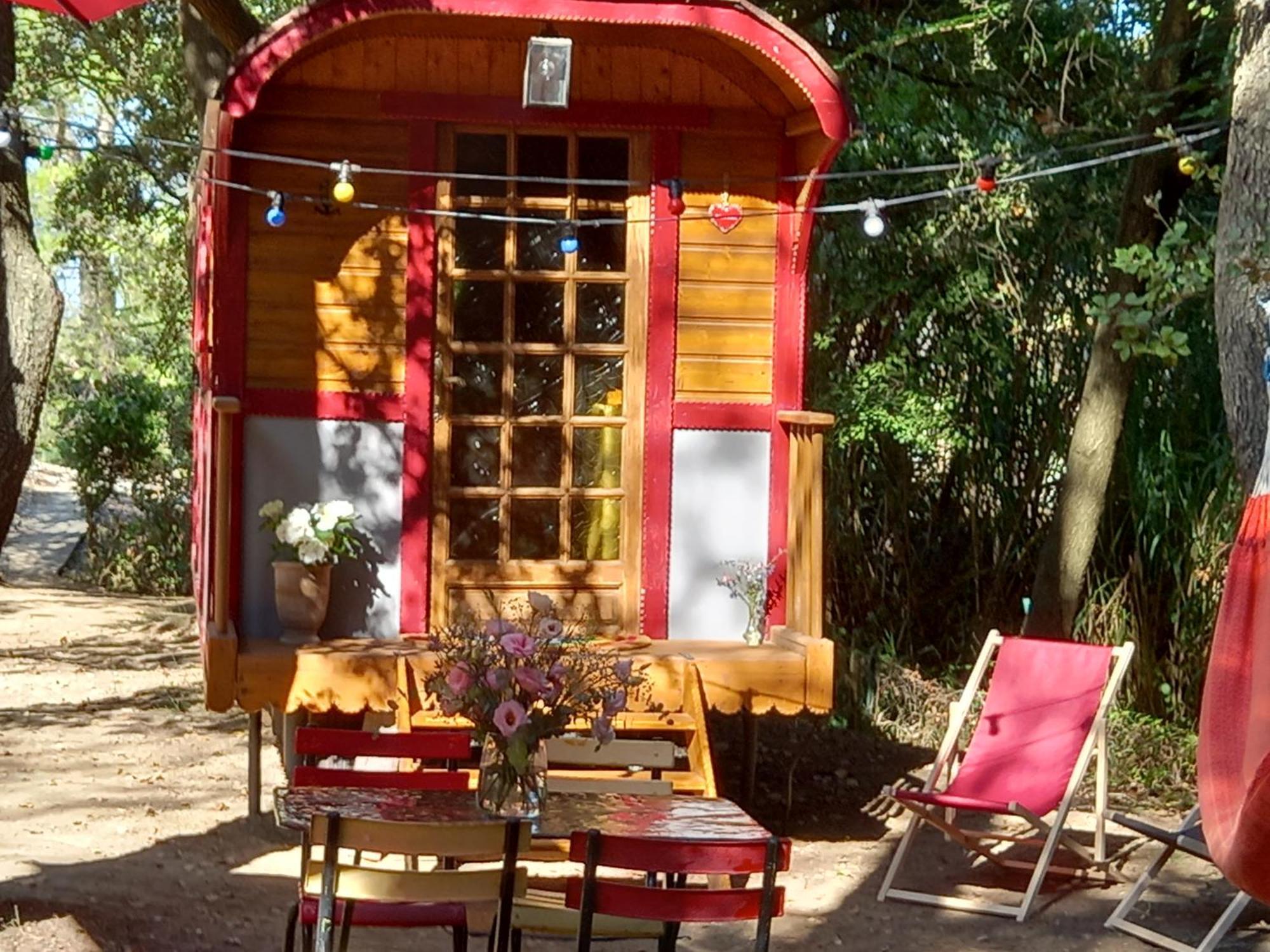 La Roulotte Du Petit Paradis Saint-Rémy-de-Provence Buitenkant foto