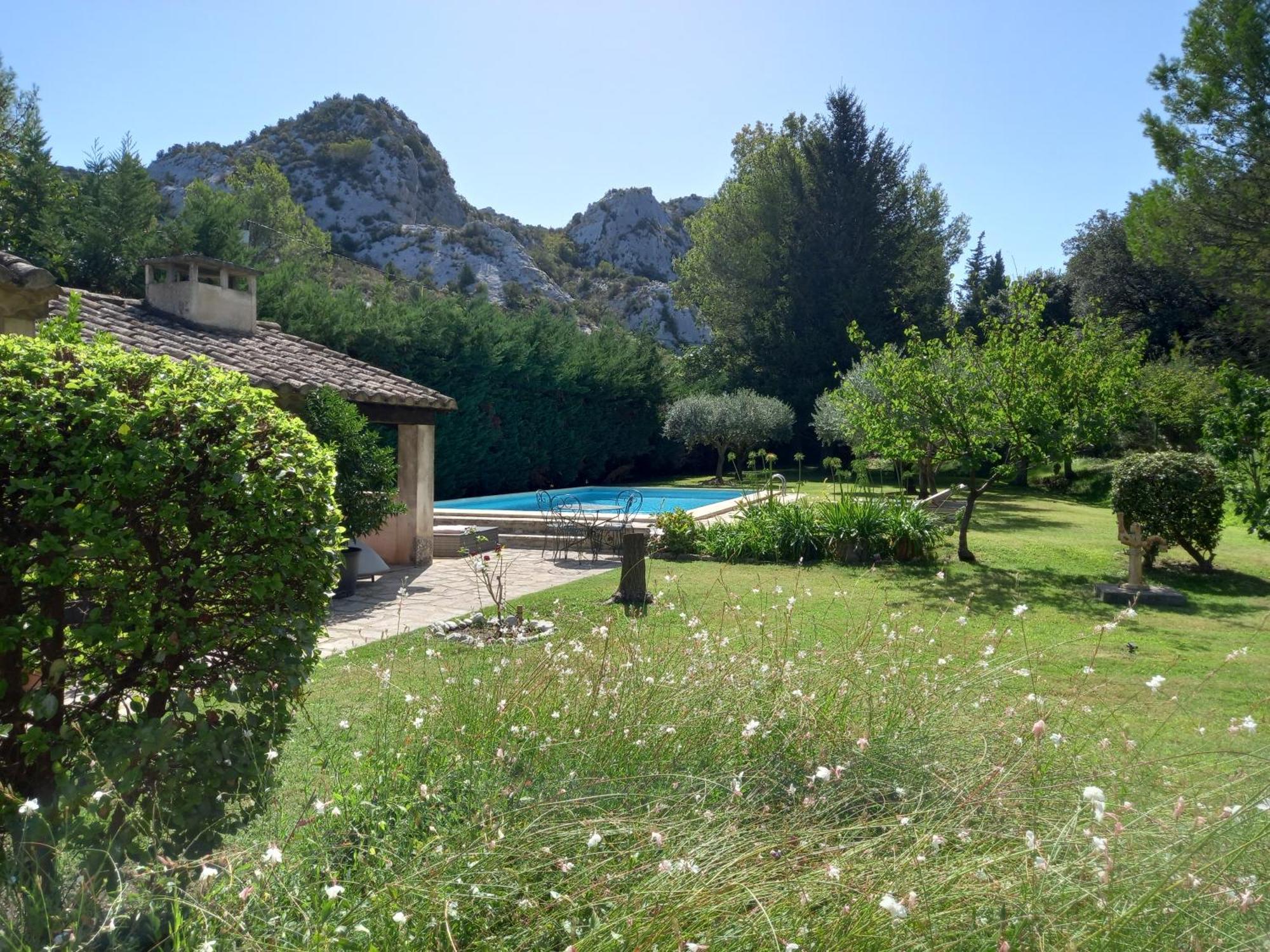 La Roulotte Du Petit Paradis Saint-Rémy-de-Provence Buitenkant foto